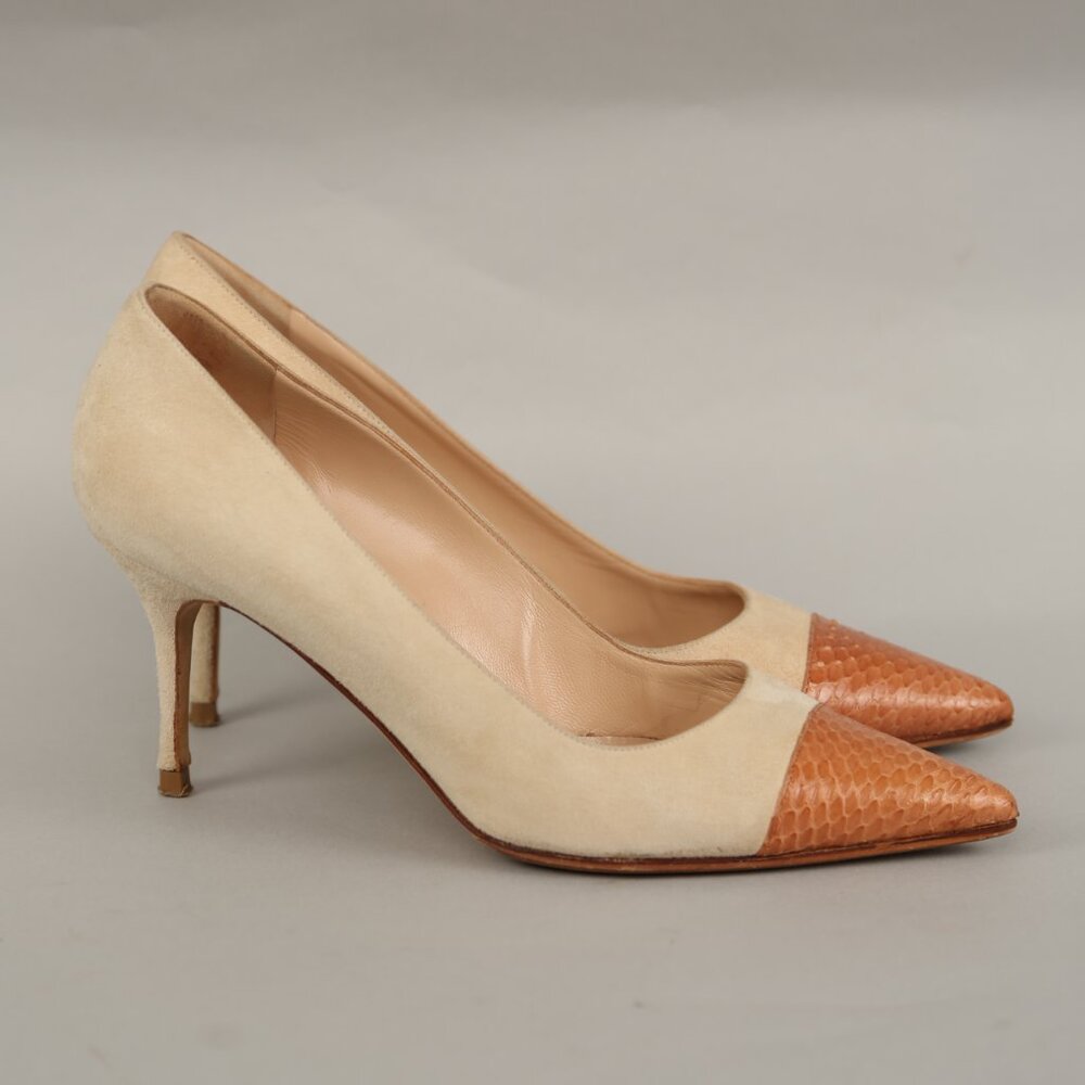 Rare MANOLO BLAHNIK Suede Heels - Picture 2 of 10